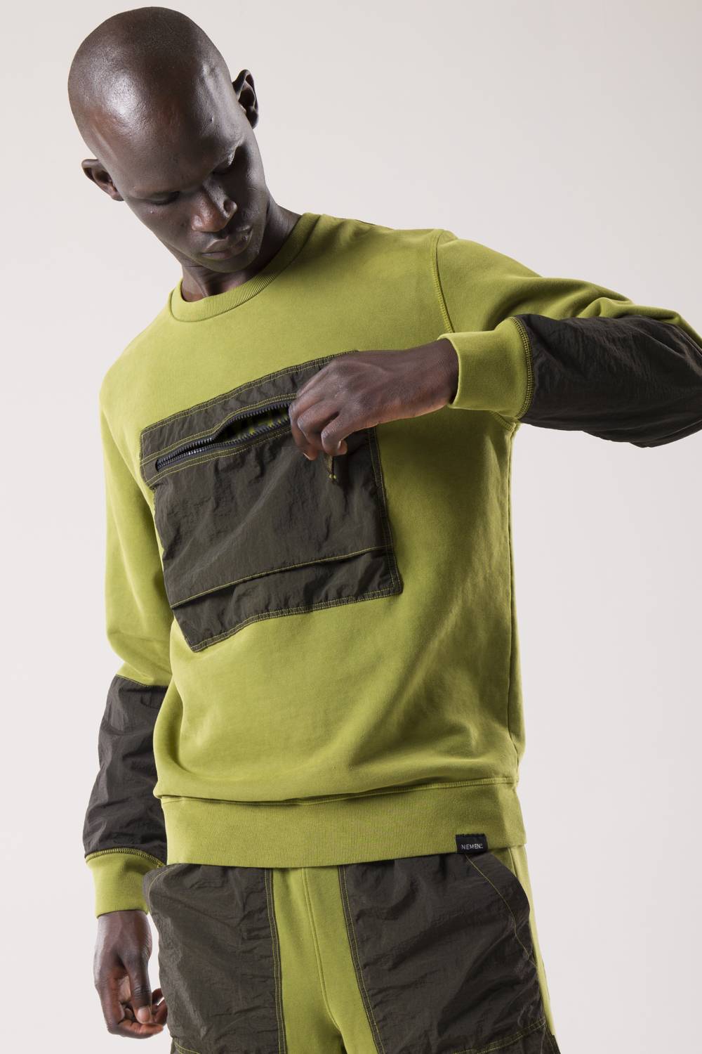 NemeN NMN_E22130F_207 [JYNX CHEST POCKET SWEATSHIRT] Nuovo