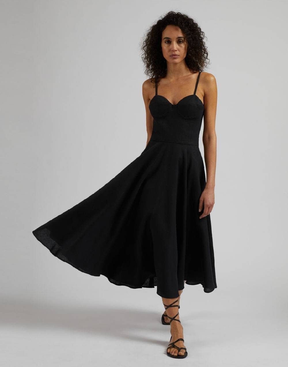 Lardini Vestito in tela di lino nero con gonna midi a ruota Moda