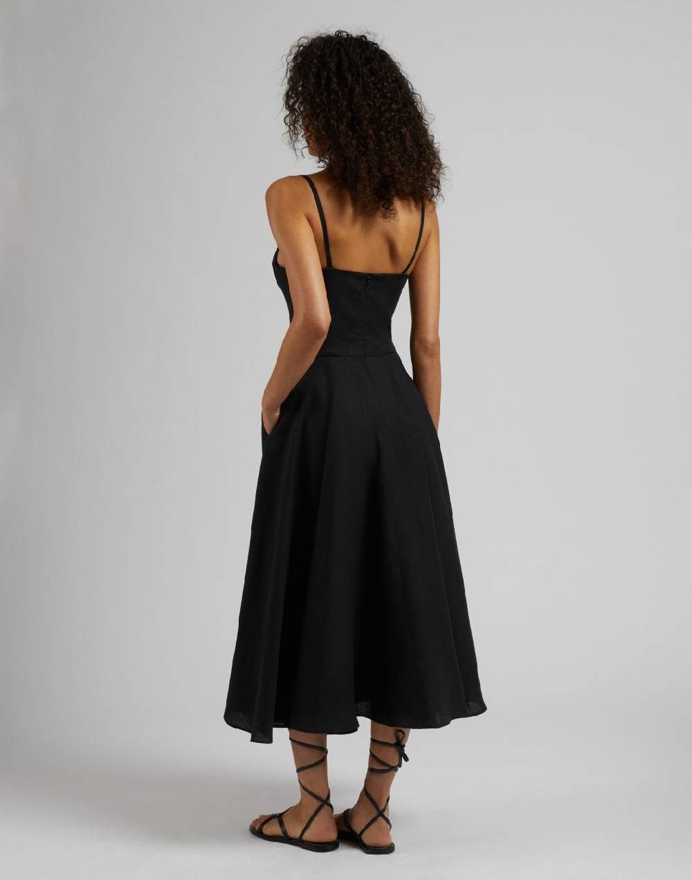 Lardini Vestito in tela di lino nero con gonna midi a ruota Moda