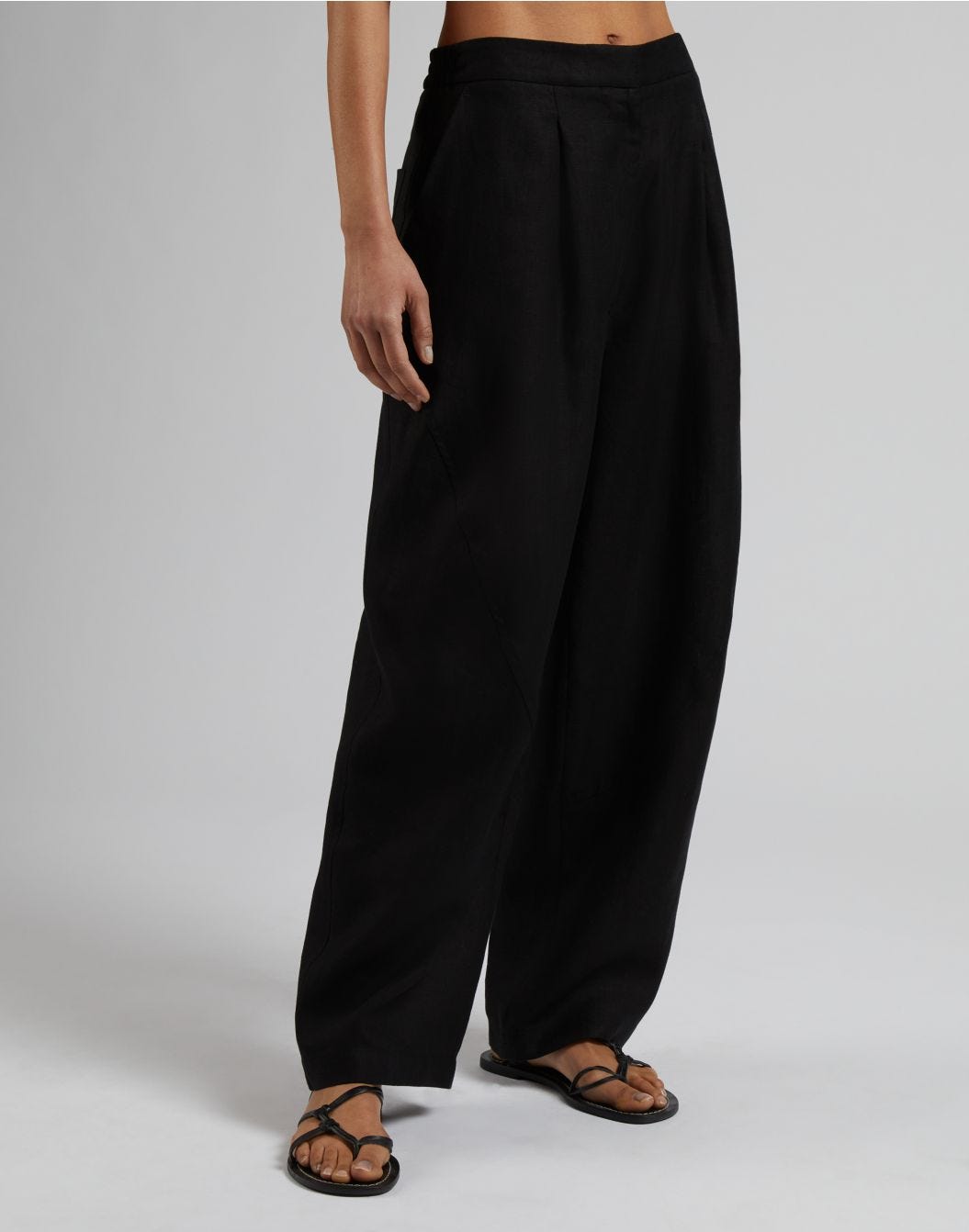 Lardini Pantalone ampio a vita bassa in tela di lino nero Vendita