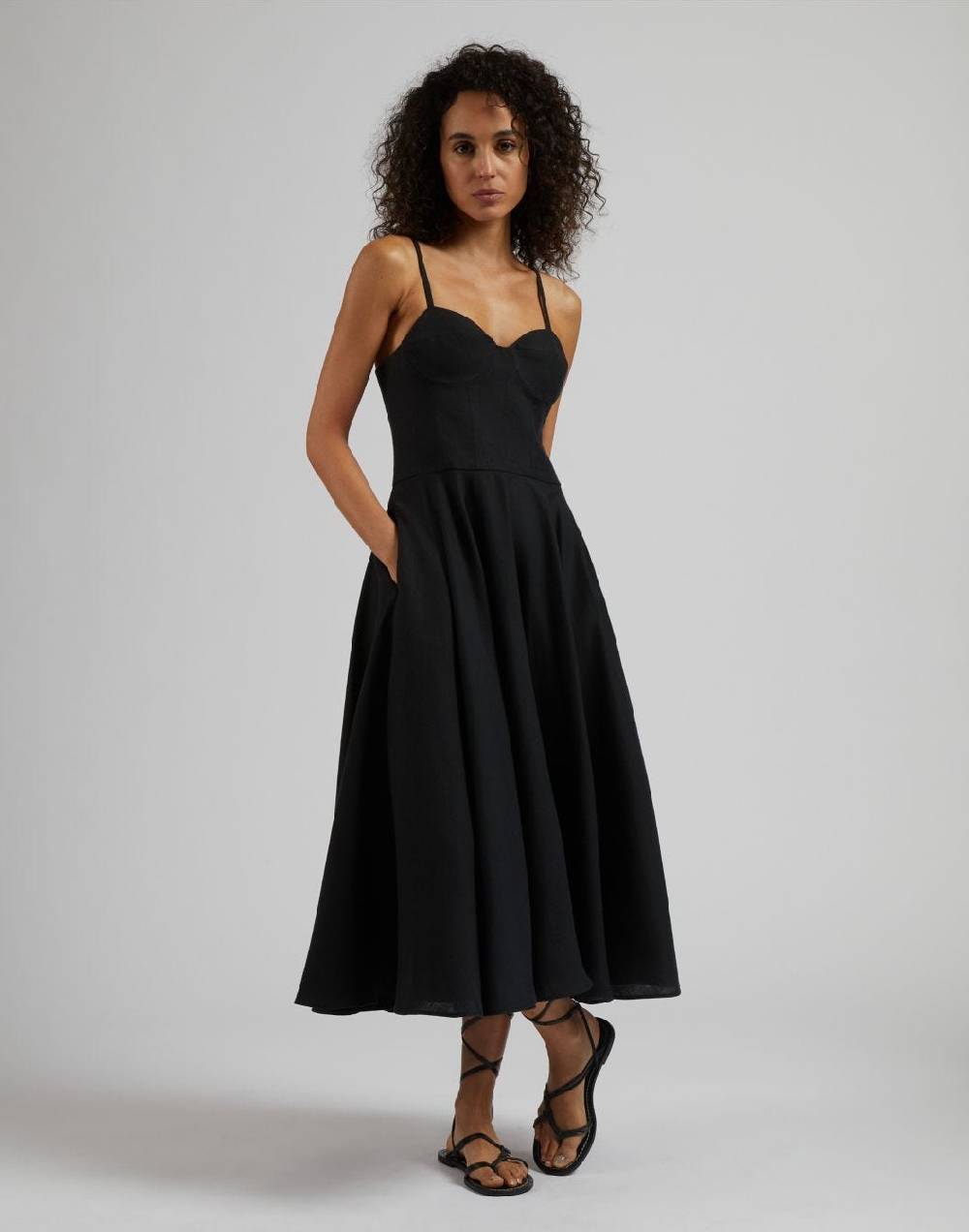 Lardini Vestito in tela di lino nero con gonna midi a ruota Soddisfazione Garantita