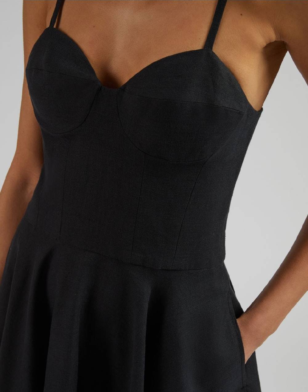 Lardini Vestito in tela di lino nero con gonna midi a ruota Soddisfazione Garantita