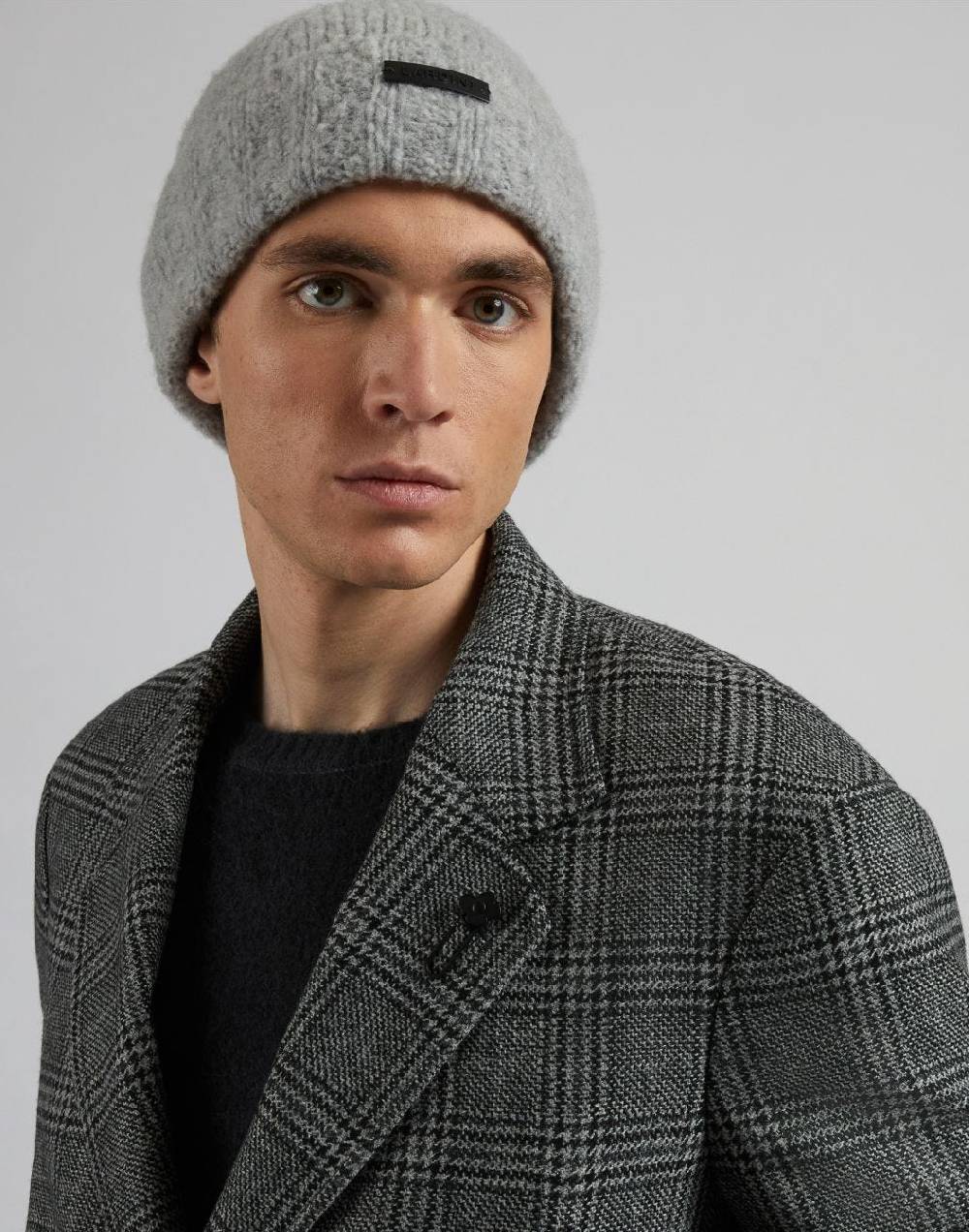 Lardini Berretto grigio in filato di lana, cashmere e nylon Qualità Garantita