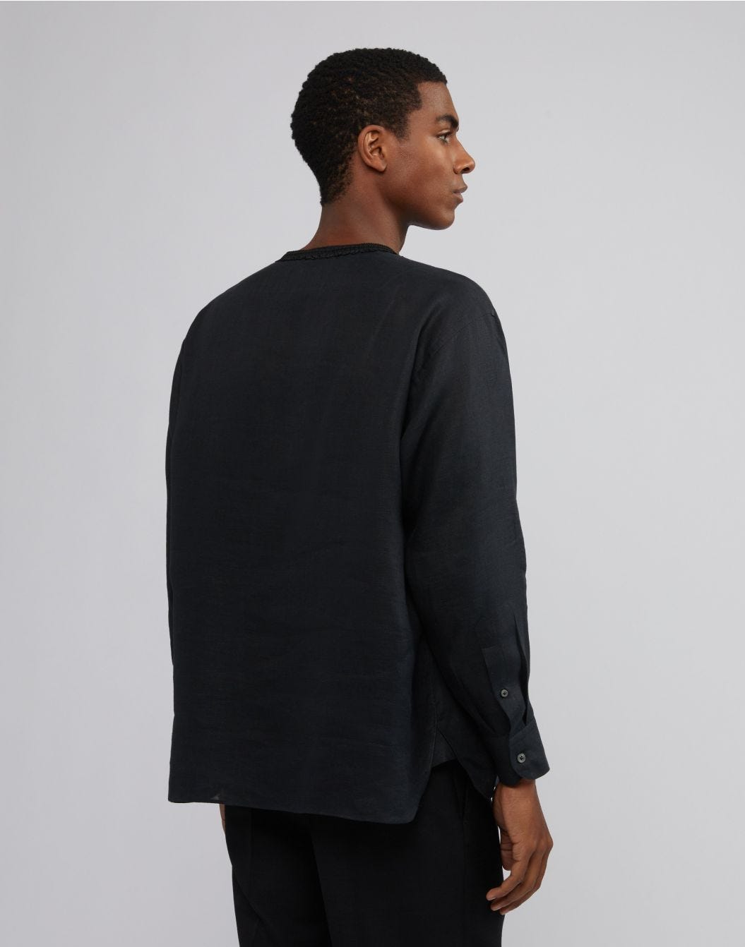 Lardini Camicia in tela di lino nera senza collo Nuovo