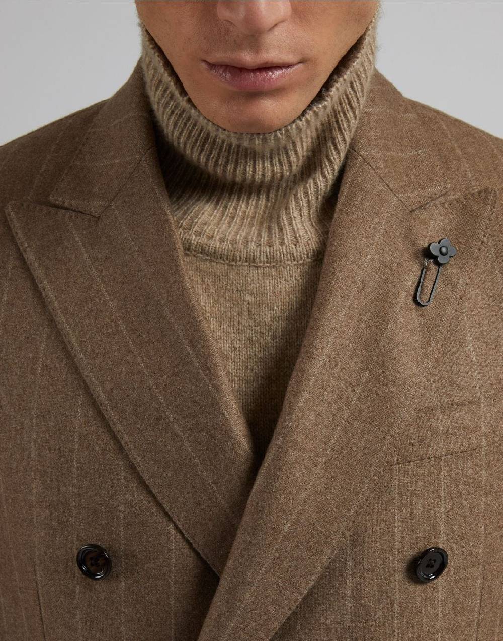 Lardini Abito special line in cashmere dai colori naturali Sconto