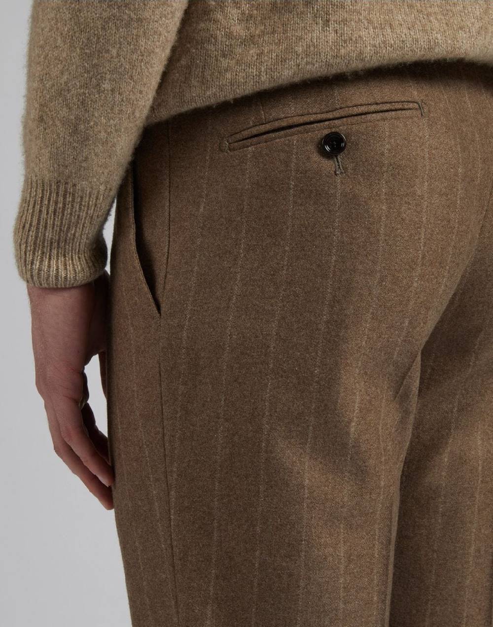 Lardini Abito special line in cashmere dai colori naturali Sconto