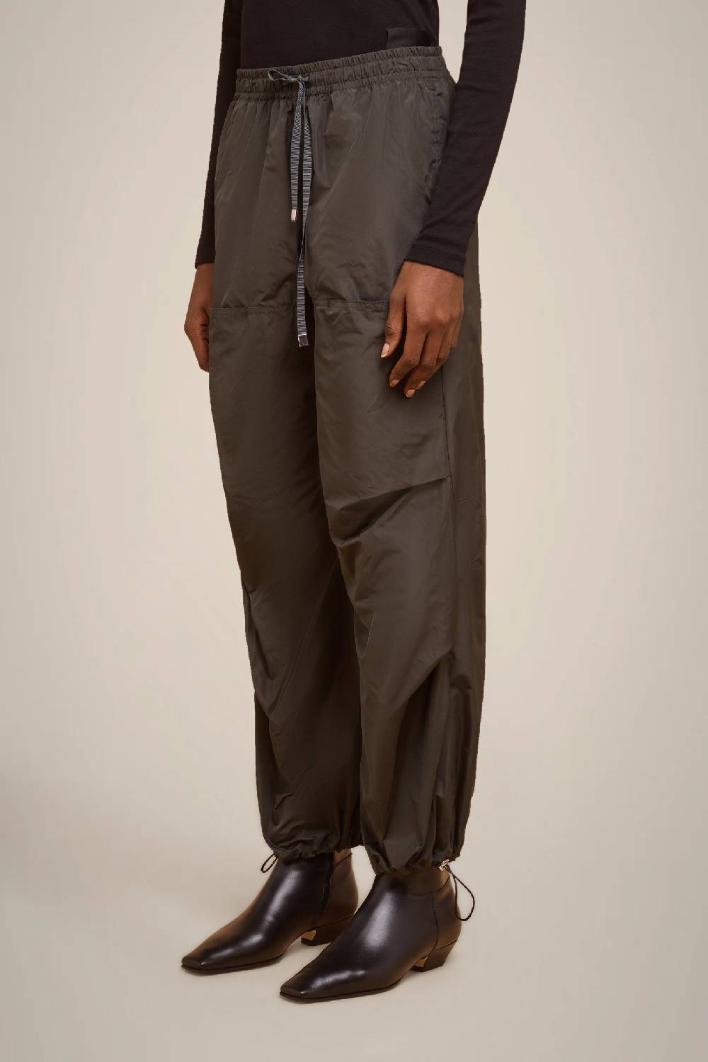 Liviana Conti PANTALONE COULISSE IN TAFFETA' W4FF4WY18S89-0.38 Acquista Ora