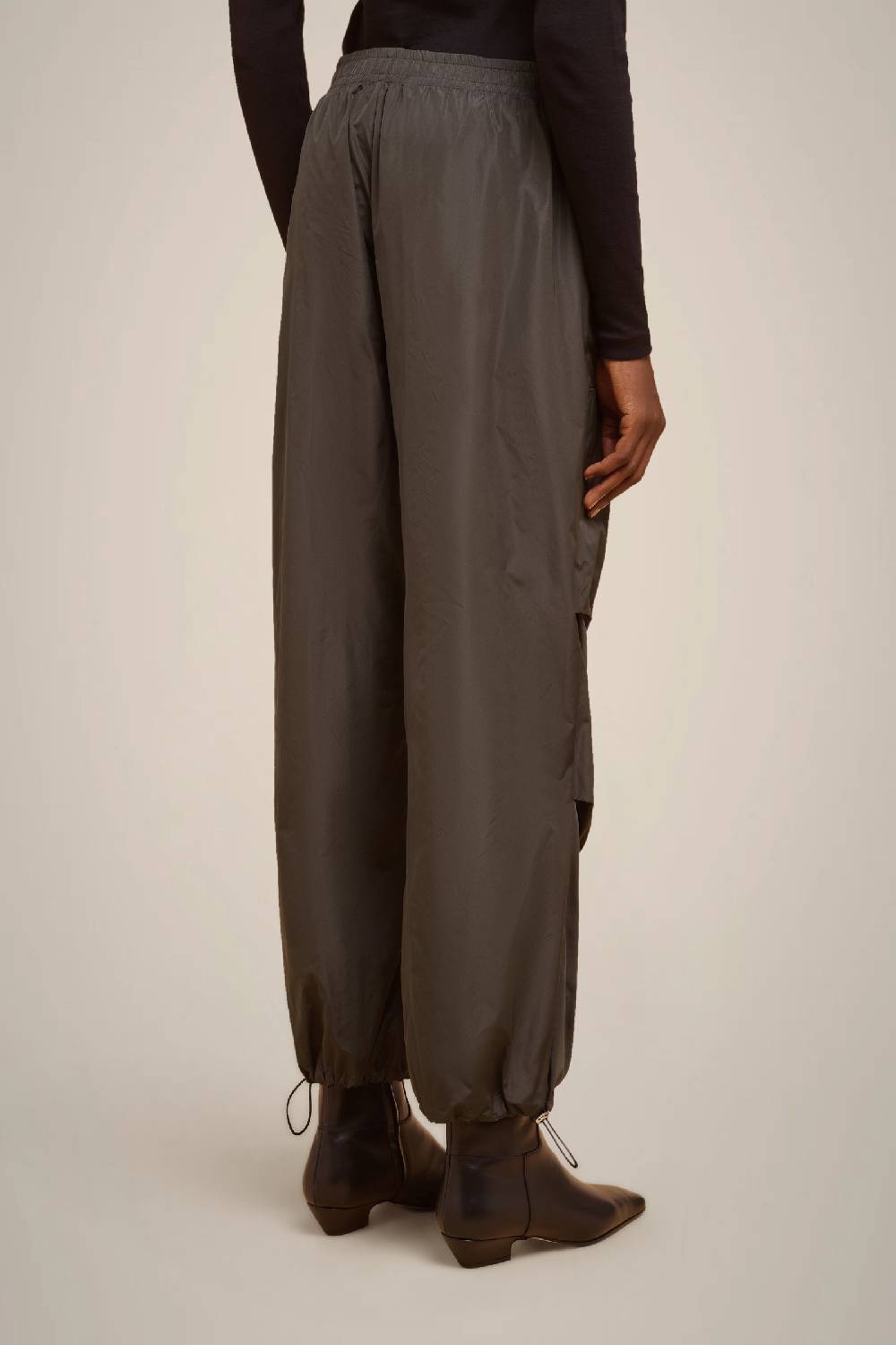 Liviana Conti PANTALONE COULISSE IN TAFFETA' W4FF4WY18S89-0.38 Acquista Ora