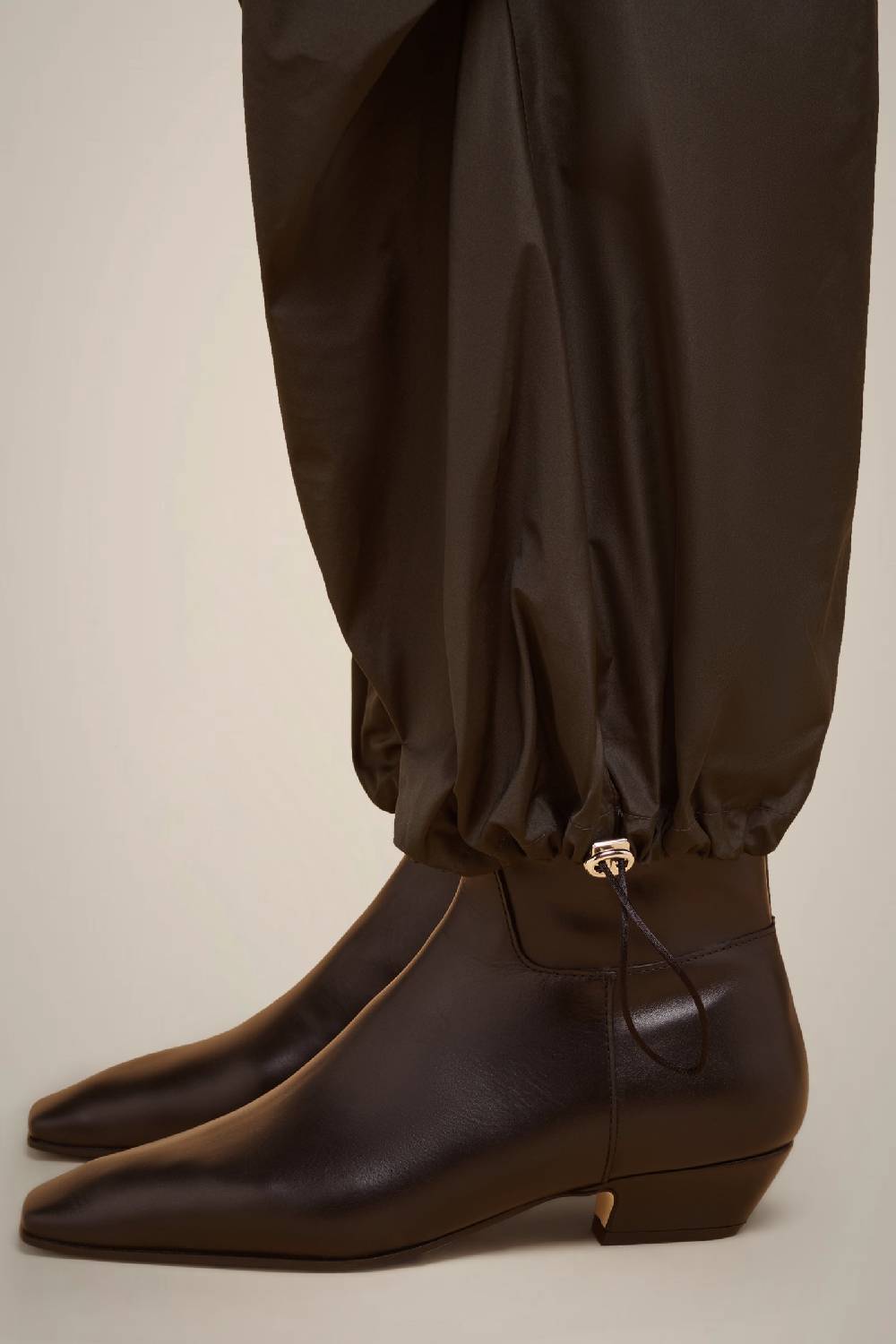 Liviana Conti PANTALONE COULISSE IN TAFFETA' W4FF4WY18S89-0.38 Acquista Ora