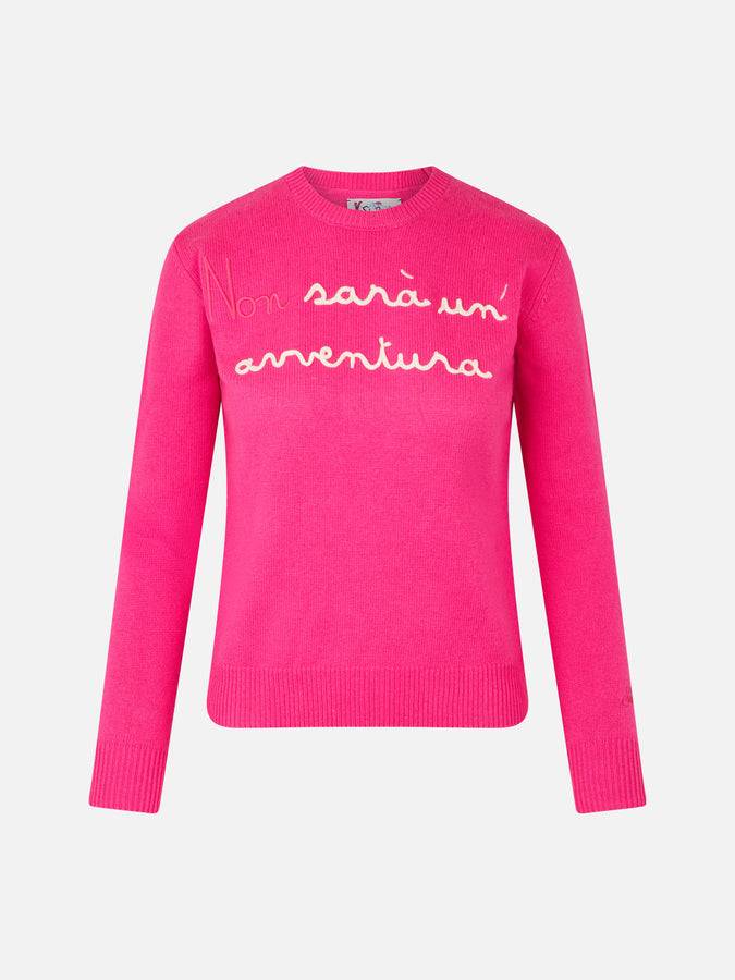 Mc2 Saint Barth Maglia da donna girocollo rosa fluo con ricamo Non Sarà un'Avventura | EDIZIONE SPECIALE DI NIKI DJ Acquista Ora