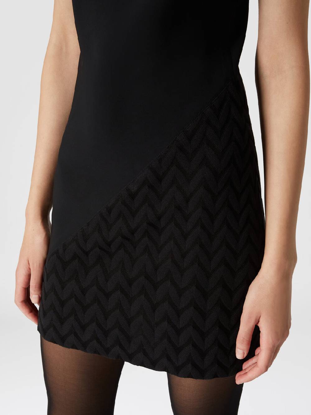 Missoni Mini-abito senza maniche in viscosa con dettaglio chevron Promozione