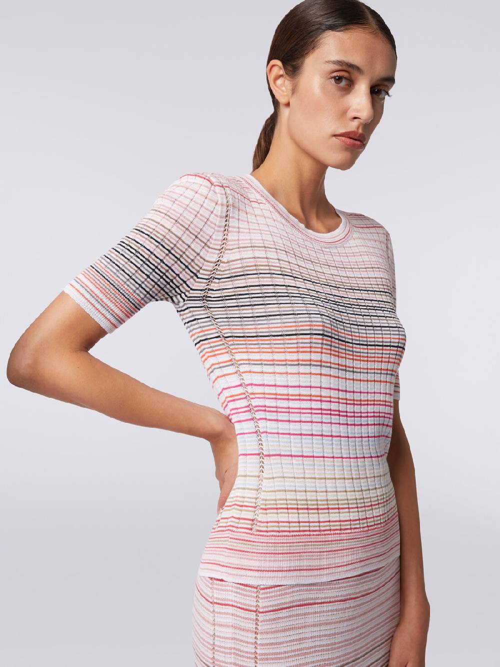 Missoni Maglia girocollo a maniche corte in cotone e viscosa a righe In Vendita