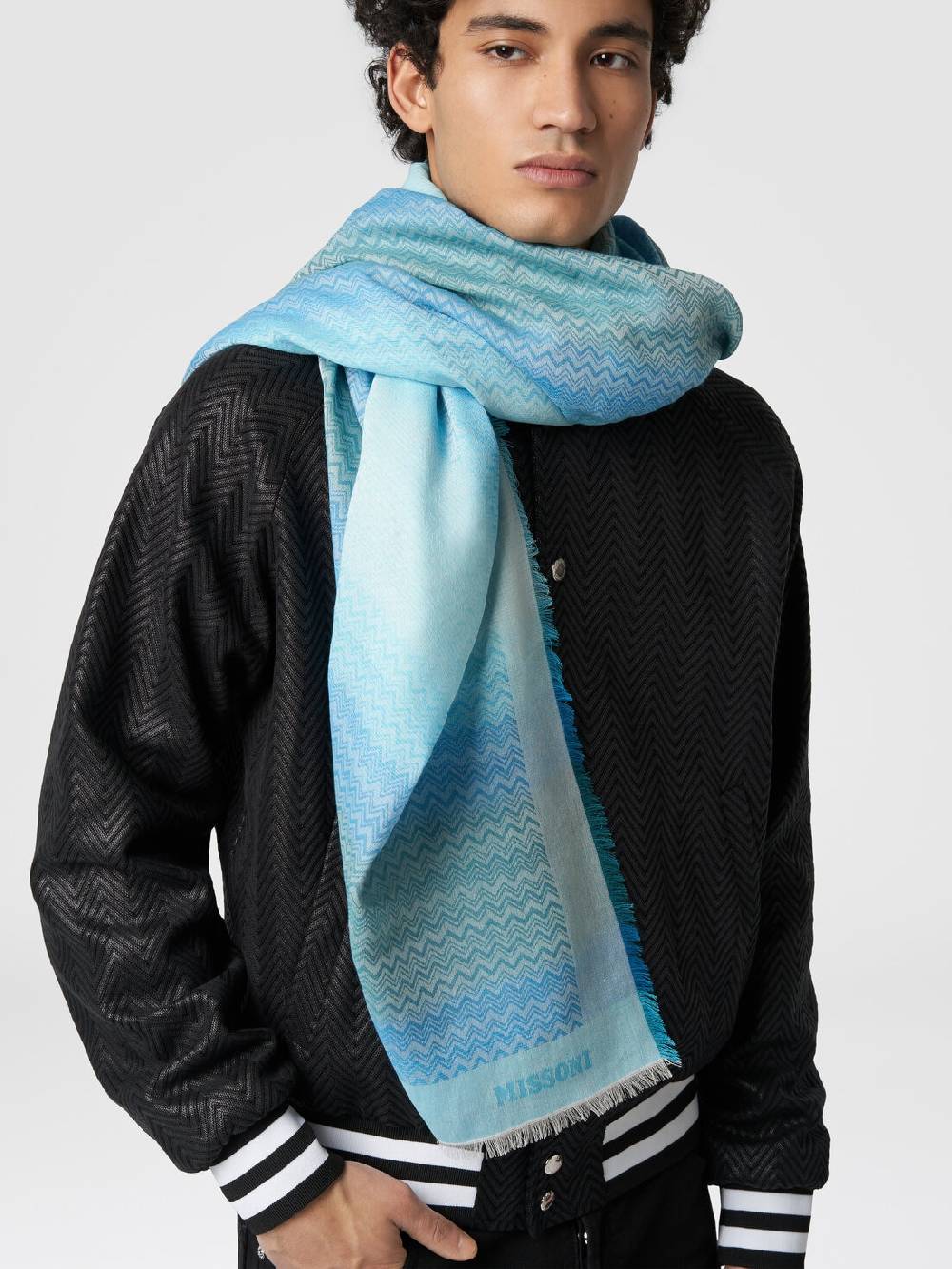 Missoni Foulard in cotone con motivo zig zag e bordi sfrangiati Ultimo giorno