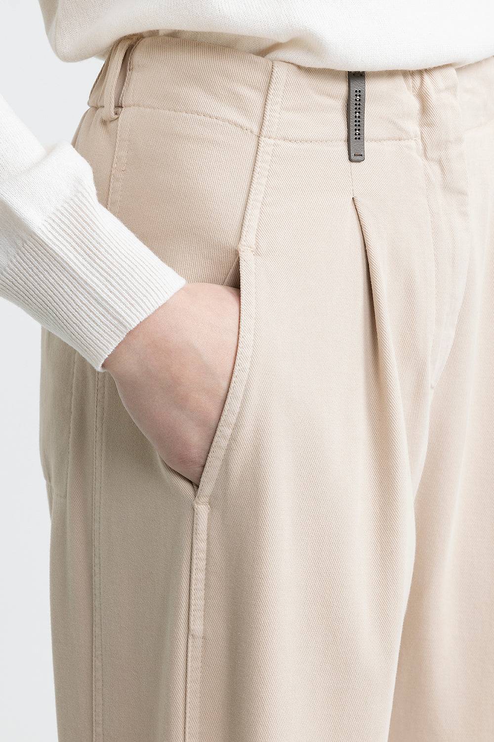 Peserico Pantalone carrot con pince in gabardina di cotone Qualità