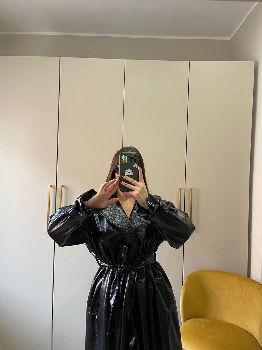 Lovely Sisters Trench in vinile nero Moda