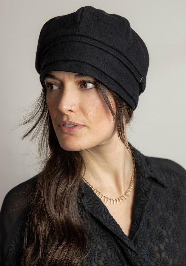 Rose & Lini THE GIRL AND THE GORILLA WOOL “MEI” BLACK HAT Vendita Calda