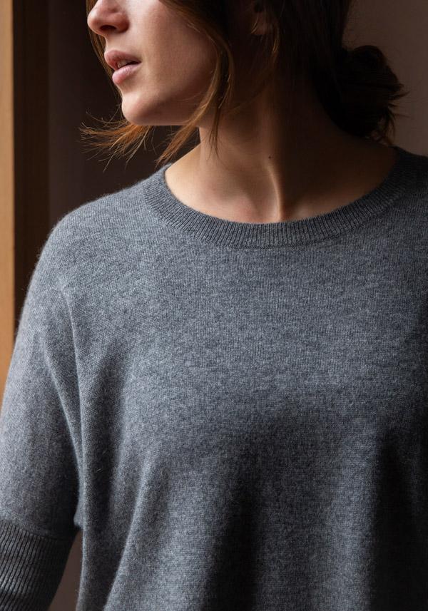 Rose & Lini ABSOLUT CASHMERE “PONCHO ASTRID” DARK GREY Online