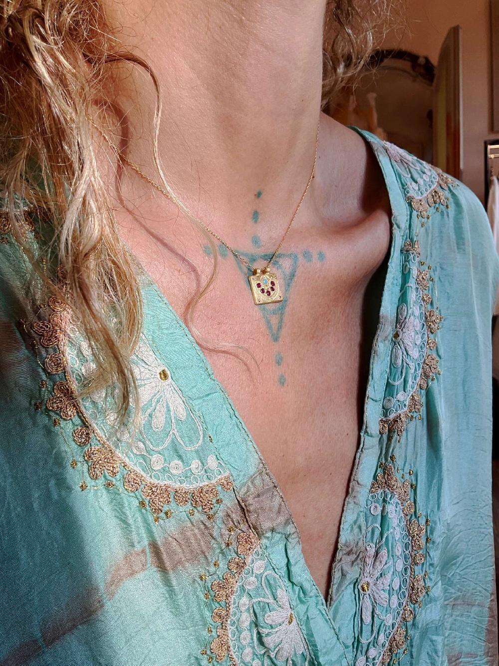 Rose & Lini 5 OCTOBRE “GAIA T.” GOLD MEDAL NECKLACE Prezzo Ridotto