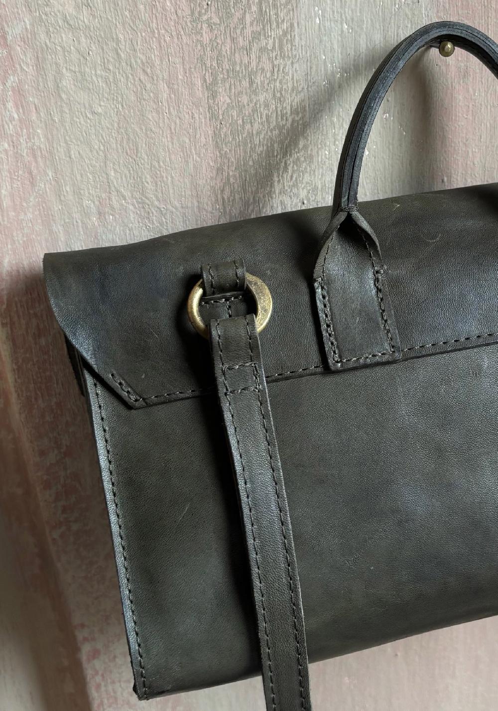 Rose & Lini TAGLIOVIVO MILITARY LEATHER “DOCTOR W” BAG I Più Venduti