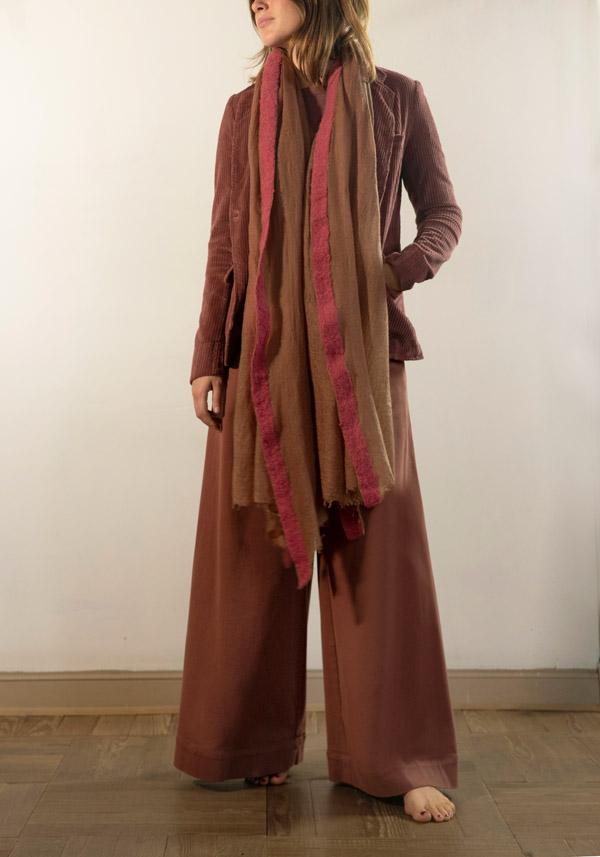 Rose & Lini MIRROR IN THE SKY CASHMERE “GRAN SOUFFLE SEMI-FELTED SHAWL” HAZELNUT & CHILI Qualità Garantita