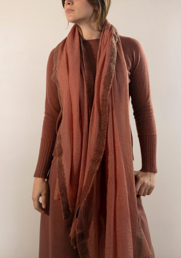 Rose & Lini MIRROR IN THE SKY CASHMERE “GRAN SOUFFLE SEMI-FELTED SHAWL” MAHOGANY & WILLOW Pezzi Unici