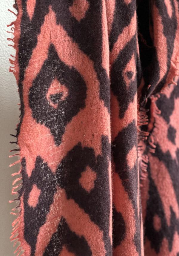 Rose & Lini MIRROR IN THE SKY CASHMERE “OPEN KNITTED PRINT” SHRIMP & INKPOT SCARF Convenienza