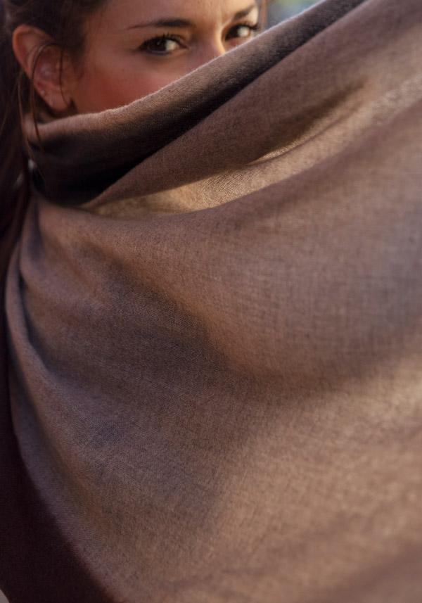 Rose & Lini MIRROR IN THE SKY CASHMERE “MIRROR MELANGE DIP DYE” BROWNS SHAWL Promozione