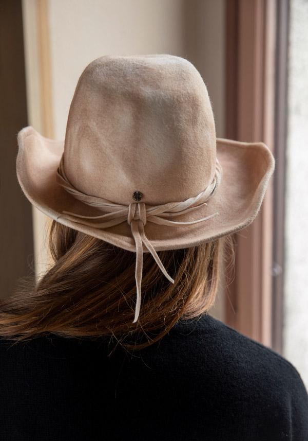 Rose & Lini YESEY “B MOUNTAIN” SAND FELTED HAT Soddisfazione Garantita