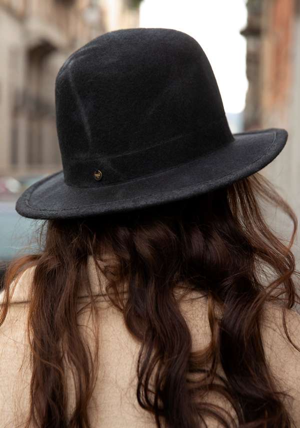 Rose & Lini YESEY “PAINT EDDY” BLACK FELTED HAT Consegna Veloce