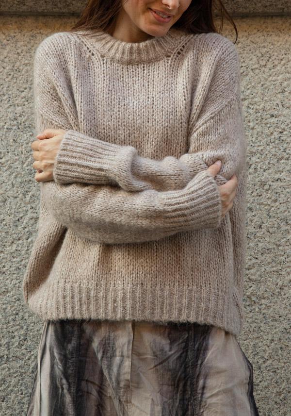 Rose & Lini UN-NAMABLE “COME ON SWEATER” BEIGE