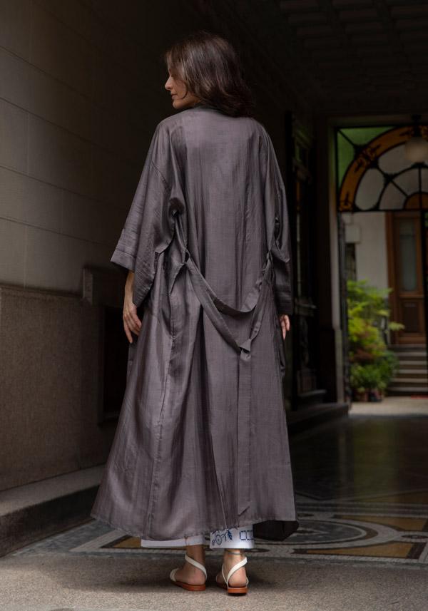 Rose & Lini THE ROSE IBIZA SILK “GOWN KIMONO” CHARCOAL Offerte