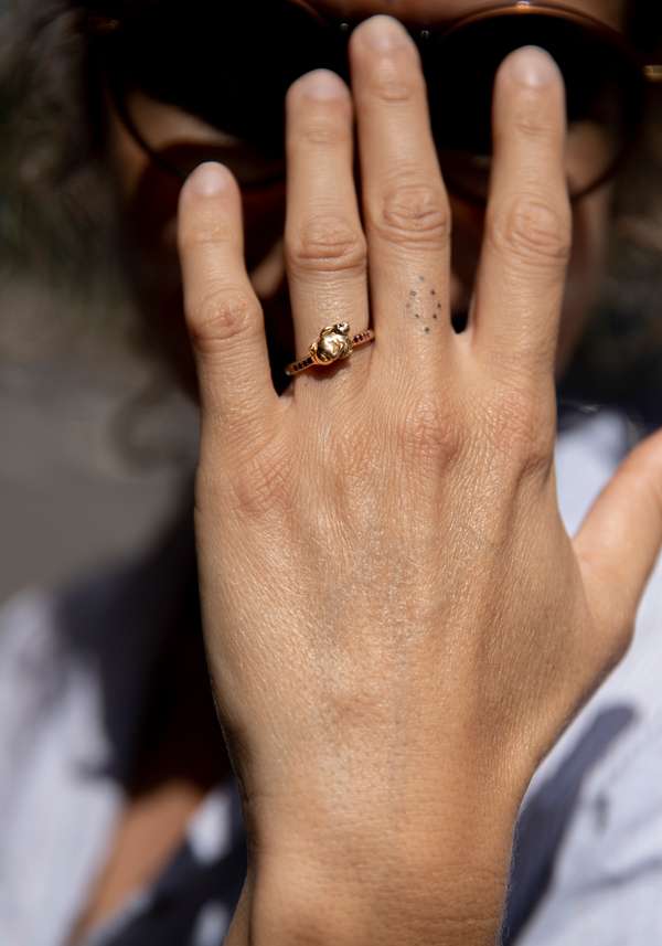 Rose & Lini CATHERINE MICHIELS “USAGI RABBIT” GOLD & RUBY RING Pezzi Unici