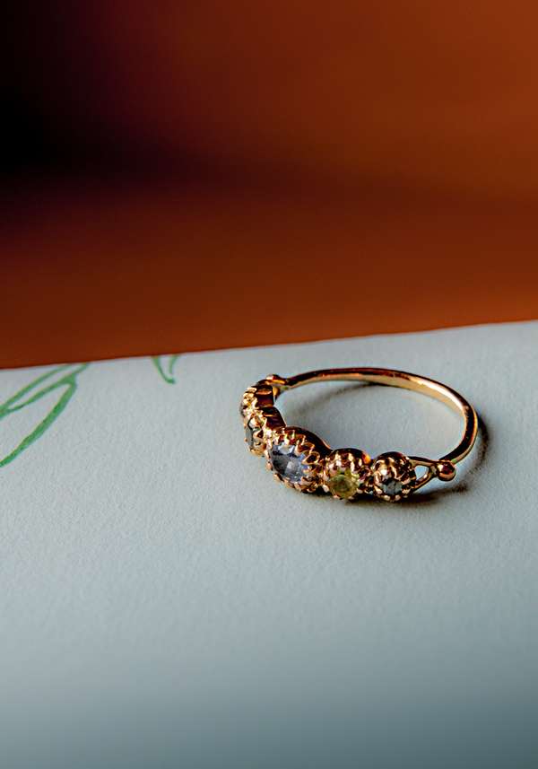 Rose & Lini DORETTE MULTICOLOR “BAGUE JARRETIÈRE” GOLD RING Vendita Economica