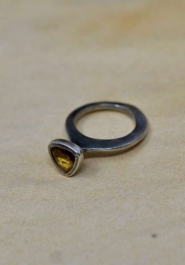 Rose & Lini ROSAMARIA SILVER AND QUARTZ “DEVINA” RING Prezzo Ridotto