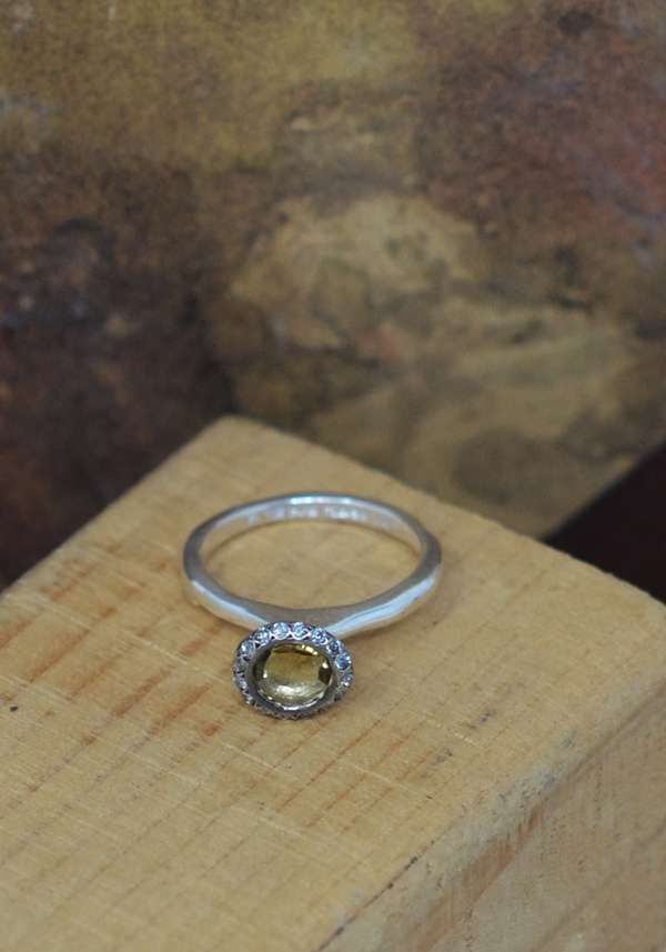 Rose & Lini ROSAMARIA SILVER “BELQUIS” DIAMONDS & BEER QUARTZ RING Novità