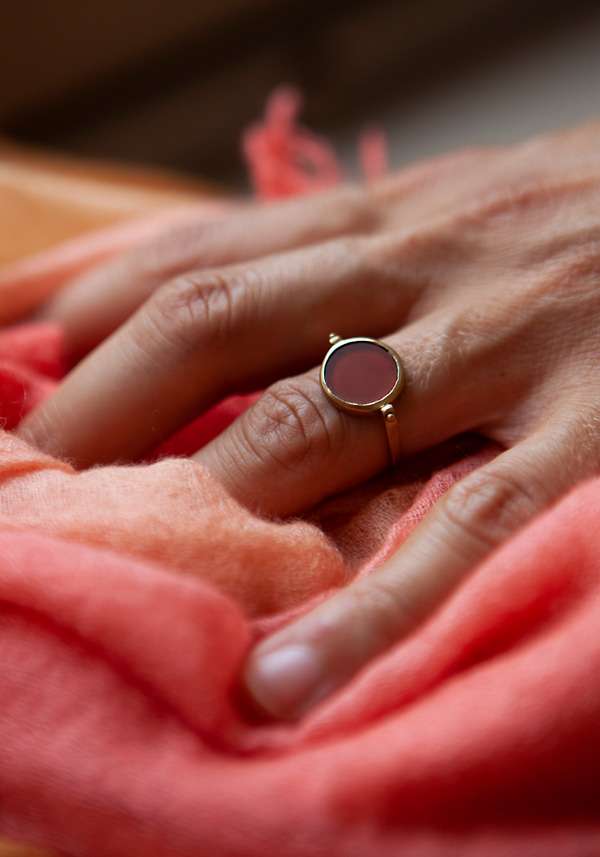 Rose & Lini MAITEA “BASCULANT” CARNELIAN RING Outlet