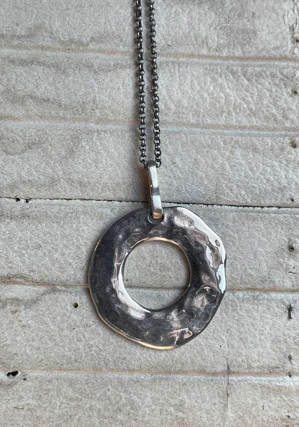 Rose & Lini ROSAMARIA “GALATEA” ROUND SILVER PENDANT NECKLACE In Vendita