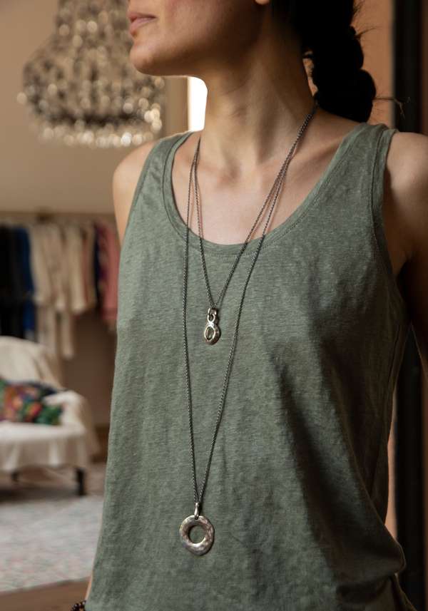 Rose & Lini ROSAMARIA “GALATEA” ROUND SILVER PENDANT NECKLACE In Vendita