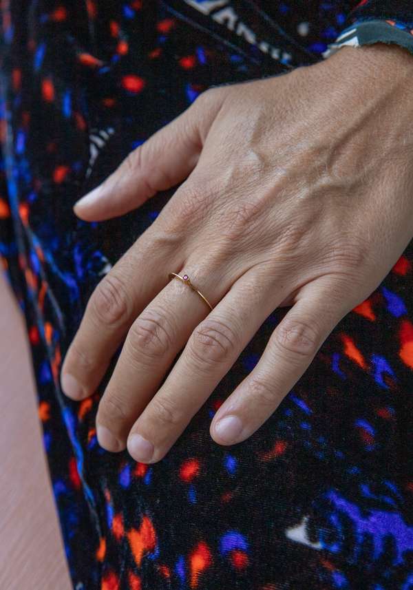 Rose & Lini MAITEA “PUNTO” GOLD & RUBY RING Nuova