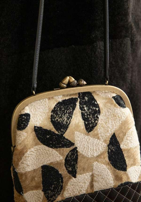 Rose & Lini MINÄ PERHONEN WOOL & LEATHER EMBROIDERED “BAG 9670” BEIGE & BLACK Comprare a buon mercato