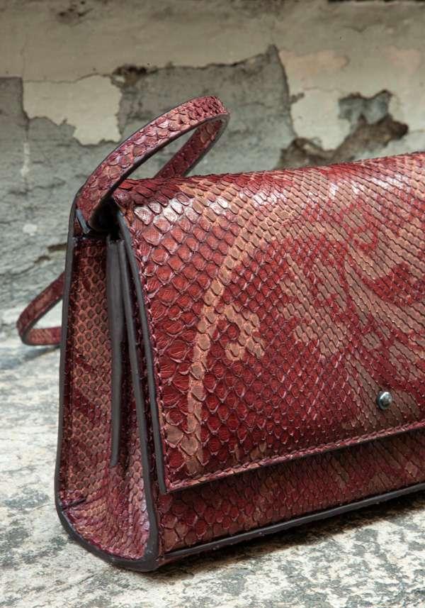 Rose & Lini SIMONA TAGLIAFERRI BORDEAUX PYTHON POCHETTE BAG Ritorno libero