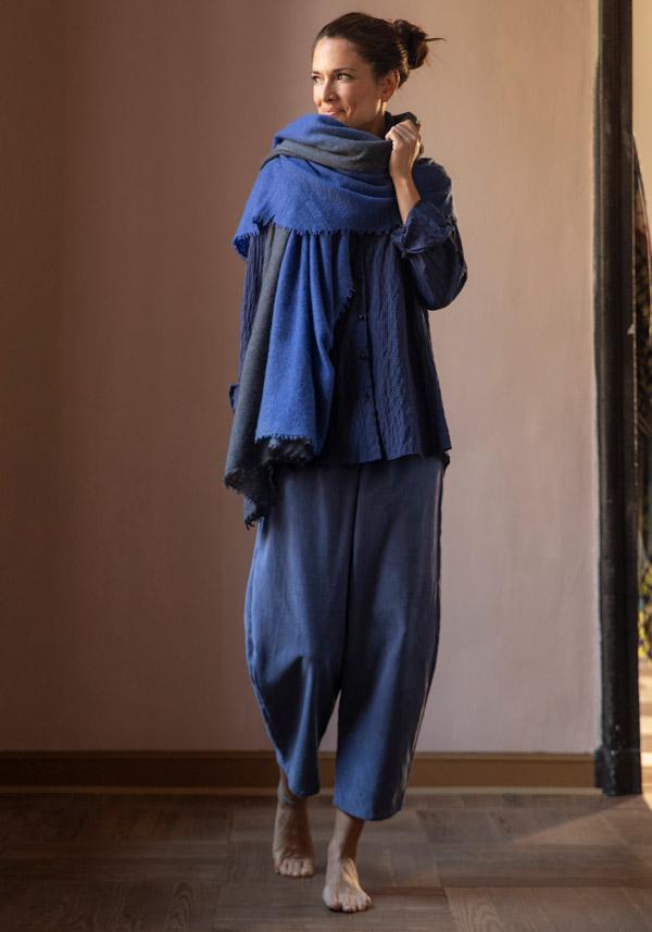 Rose & Lini MIRROR IN THE SKY CASHMERE “OPEN KNITTED DEGRADEE” MIDNIGHT & ASPHALT SCARF Prezzo di fabbrica