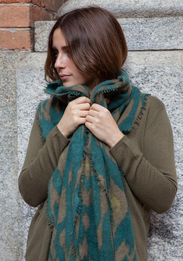 Rose & Lini MIRROR IN THE SKY CASHMERE “OPEN KNITTED PRINT” LAUREL & PINE SCARF Comprare a buon mercato
