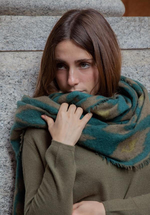 Rose & Lini MIRROR IN THE SKY CASHMERE “OPEN KNITTED PRINT” LAUREL & PINE SCARF Comprare a buon mercato