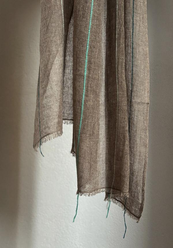 Rose & Lini MIRROR IN THE SKY CASHMERE “SOHO BABY SHAWL” COFFEE & GREENS Grande vendita