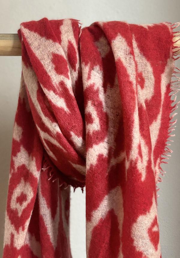 Rose & Lini MIRROR IN THE SKY CASHMERE “OPEN KNITTED PRINT” BEIGE & FIERY SCARF Offerta San Valentino