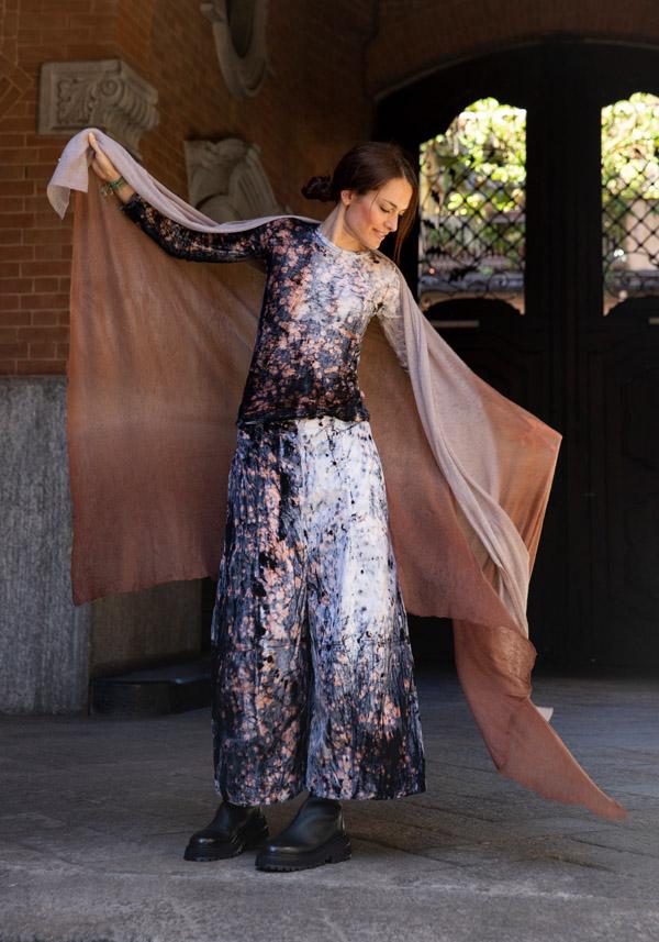 Rose & Lini MIRROR IN THE SKY CASHMERE “CLOUD KNITTED DEGRADEE” BROWN SHAWL Enormi risparmi