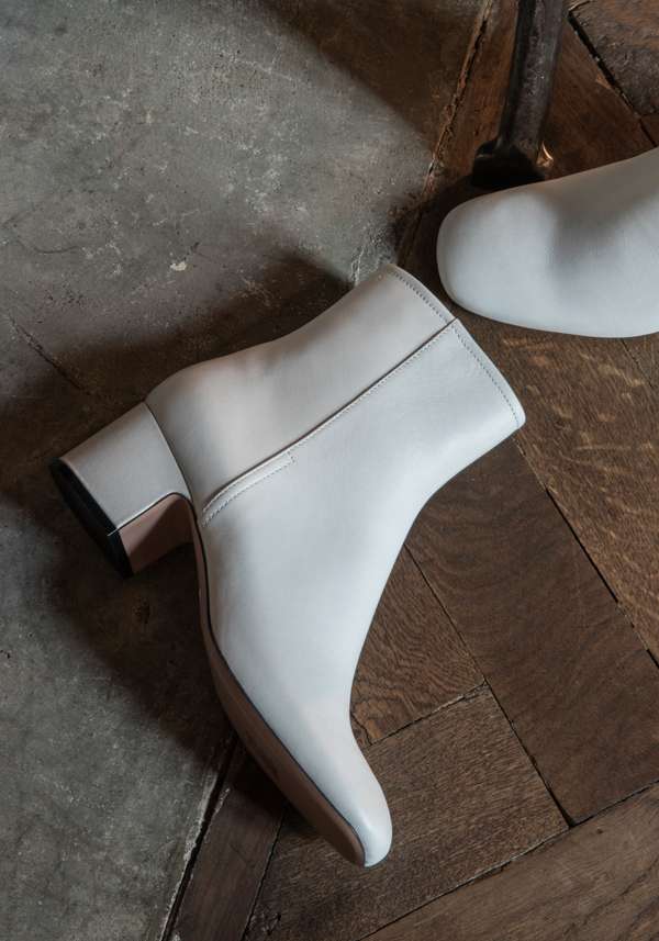 Rose & Lini PELLICO “APEMA 50” WHITE ANKLE BOOTS Ultimo giorno