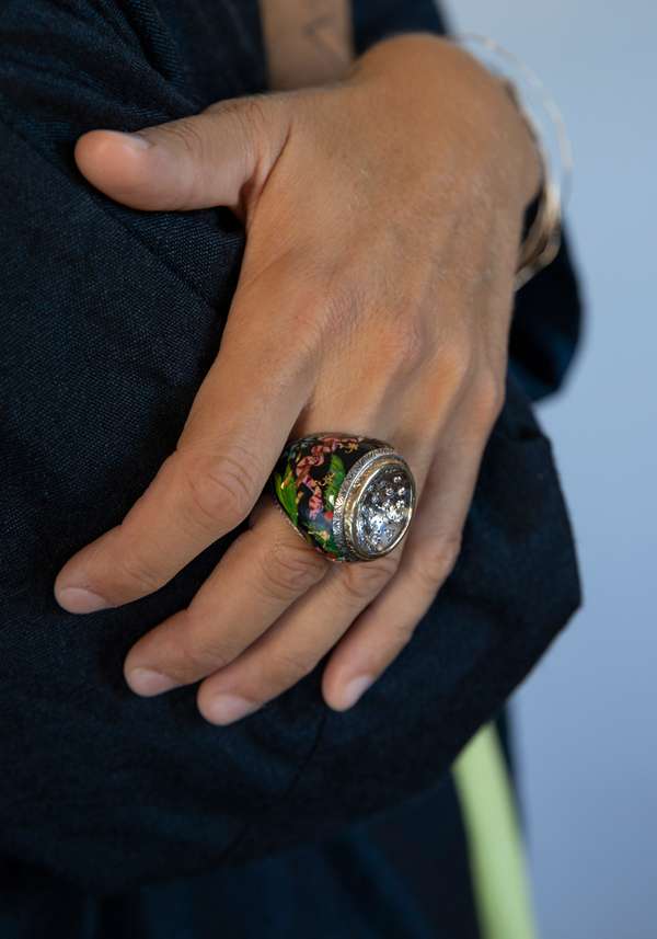 Rose & Lini SIMONA TAGLIAFERRI “CARONTE” HAND-DRAWN RING ACQUISTA ORA