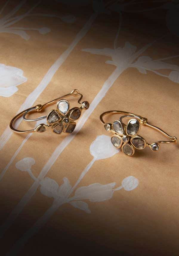 Rose & Lini DORETTE GOLD & DIAMONDS FLORAL EARRINGS Sostegno trimestrale